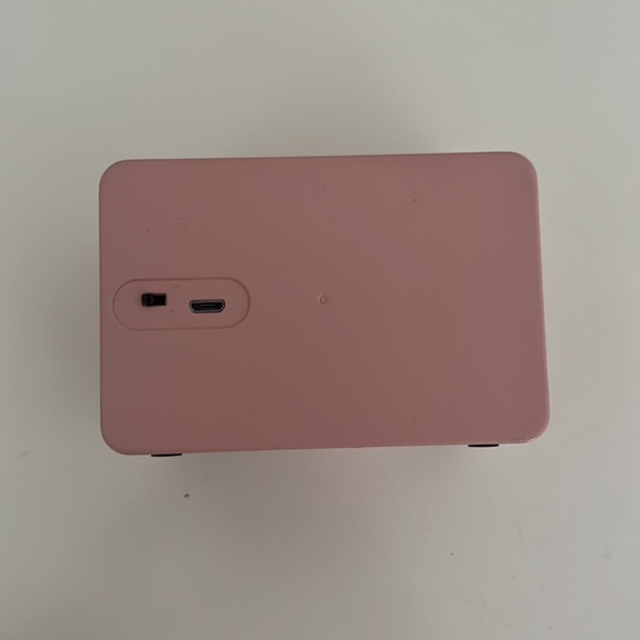 Pink wireless speaker - Picture 3 of 4